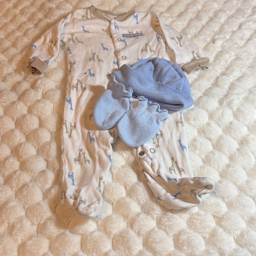 Baby Animal Print Onesie with Blue Hat and Mittens